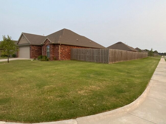 Building Photo - 120 Cisterna Dr