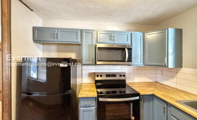 Foto del edificio - 6933 Robinson Dr