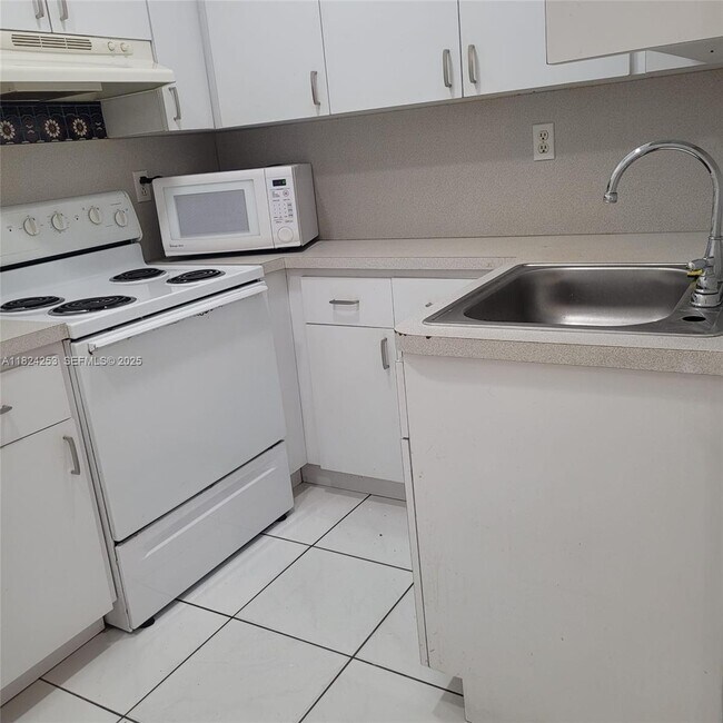 Foto del edificio - 9370 SW 24th St