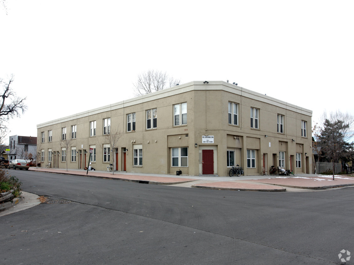 Primary Photo - Fox Street Apartments
