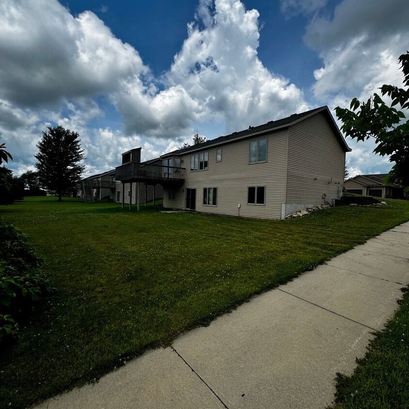 Building Photo - “A home you’ll be proud to call your own”  NW Desirable Badger Hill Neighborhood! 4bedroom  2bath...