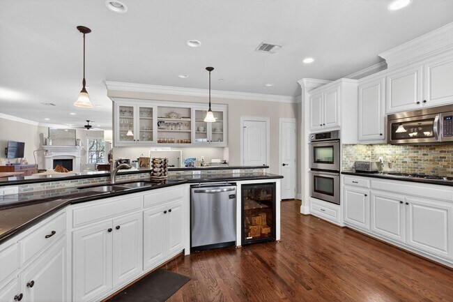 Foto del edificio - 5801 Hillcrest Ave