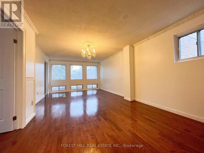 Photo du bâtiment - 180 McNicoll Ave