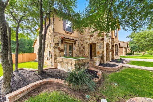 Building Photo - 114 N Saddle Ridge Dr