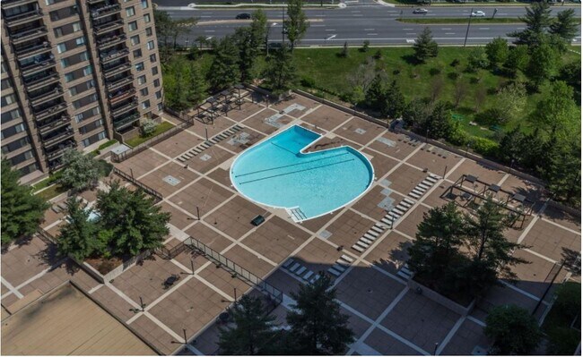Building Photo - 3705 S George Mason Dr