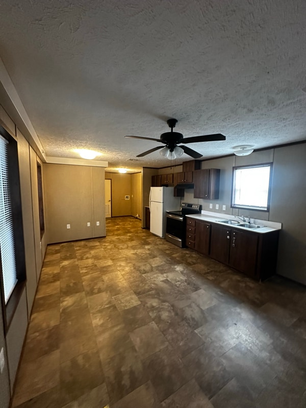 Foto del edificio - 33230 Walker North Rd