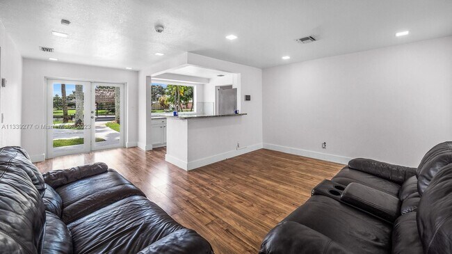 Foto del edificio - 8946 SW 52nd Ct