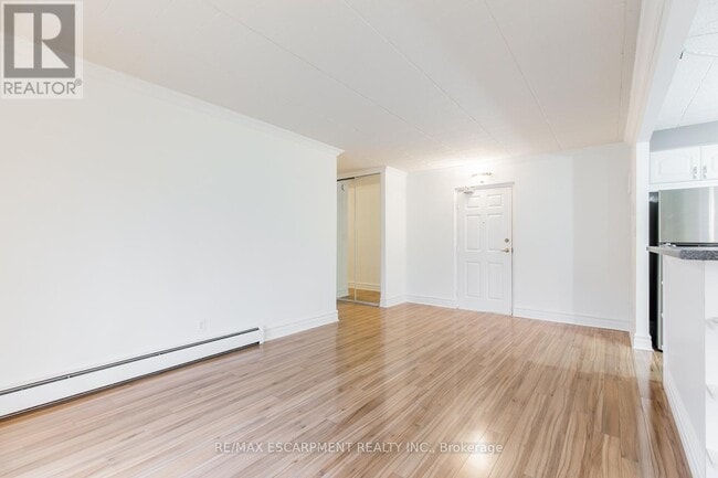 Building Photo - 20 John St