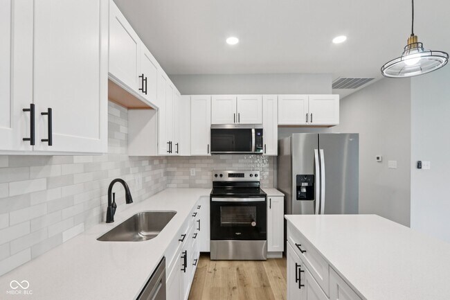 Building Photo - 8355 Fieldfare Way