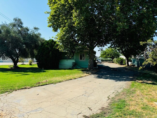 Foto del edificio - Cute Two Bed, Two Bath Country Home