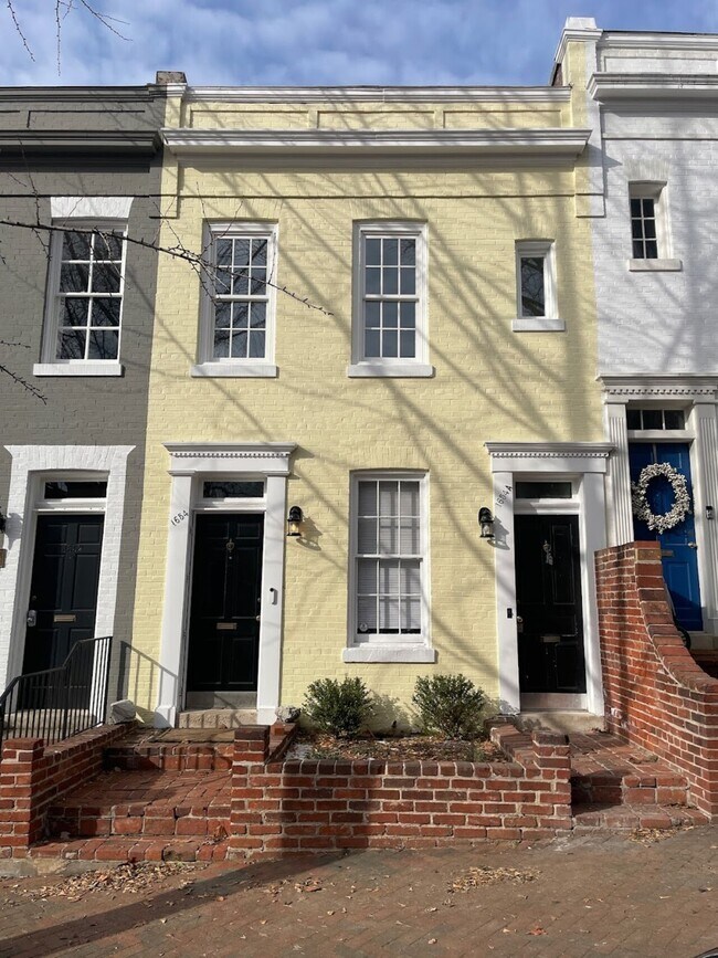 Building Photo - 1654A Avon