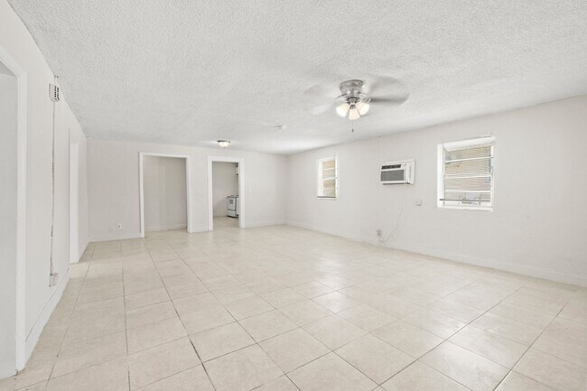 Foto del edificio - 1125 W 28th St