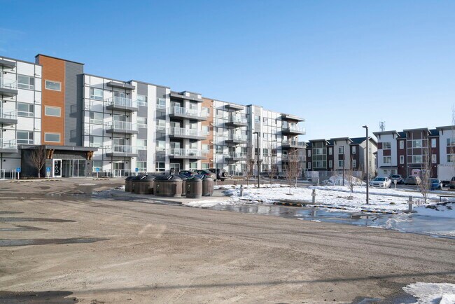 Photo du bâtiment - 360-360 Harvest Hills Way NE