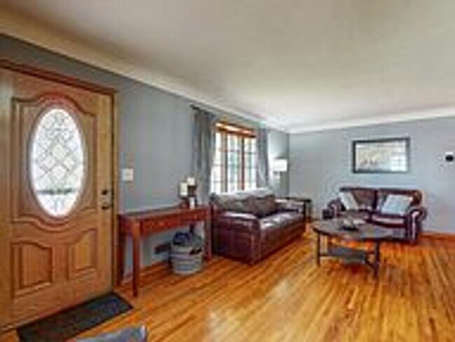 Building Photo - South Highland Park Rambler - 3 blocks fro...