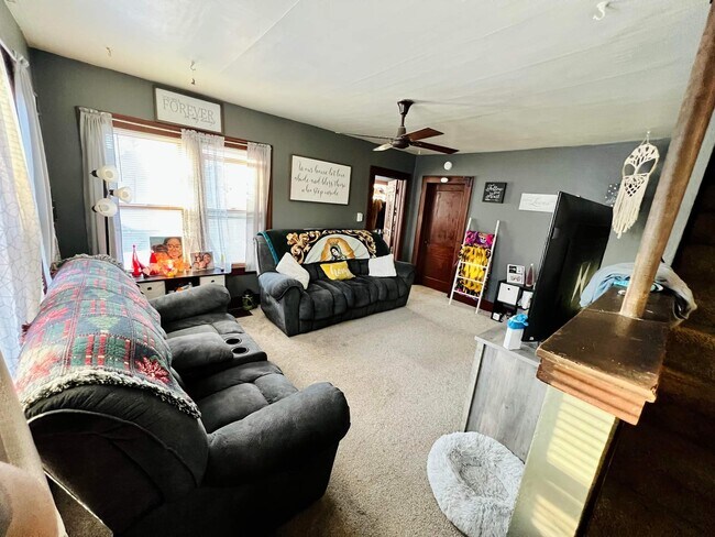 Sala de estar - 529 Euclid Ave