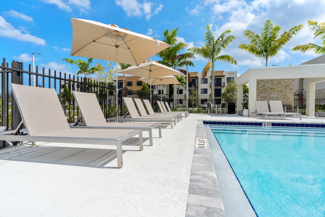 HARBOR GROVE Apartments in Stuart, FL