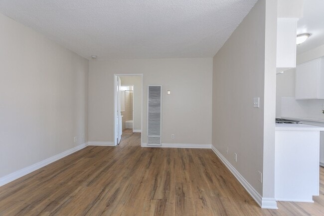 Interior Photo - men115