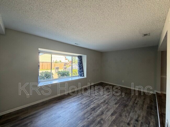 Foto del edificio - 896 Jamestown Landing Rd