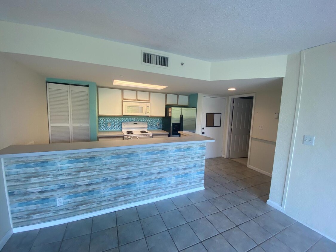 Foto principal - 3675 Seaside Dr