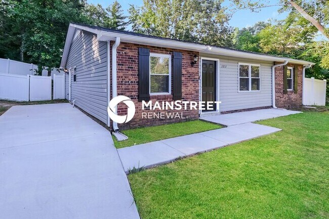 Foto del edificio - 4 Bedroom Pet-Friendly Home in Winston-Salem, NC with Main Street Renewal