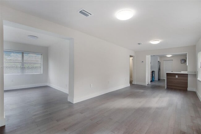 Building Photo - 522 NW 47th Terrace