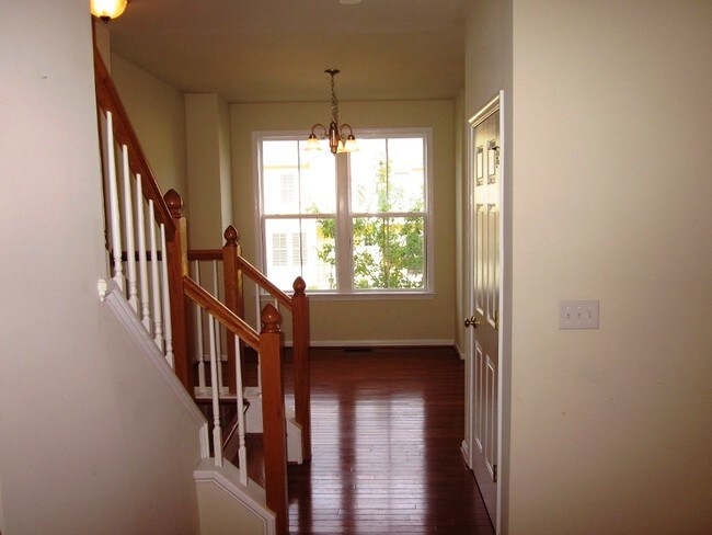 Building Photo - 106 Melbourne Park Circle