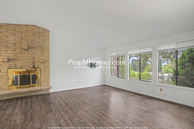 Building Photo - Spacious Three Bedroom Home in Cedar Hills!