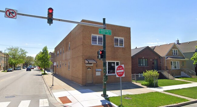 Photo - 5201 W Roscoe St Apartments