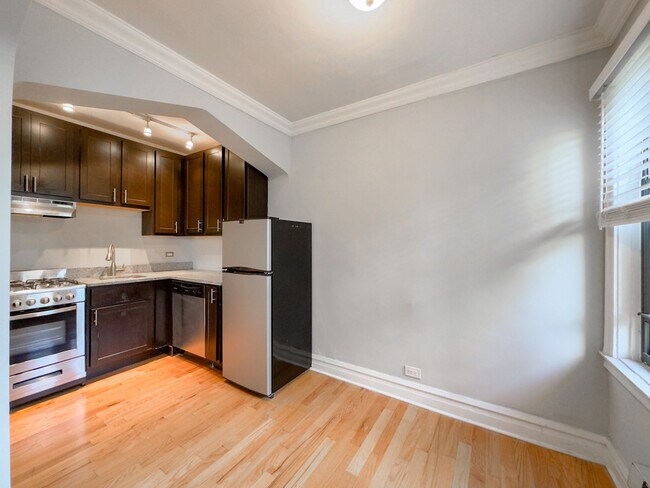 Building Photo - 4734 N Hermitage Ave