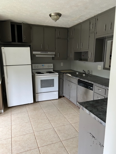 Kitchen - 1927 Patterson Cir