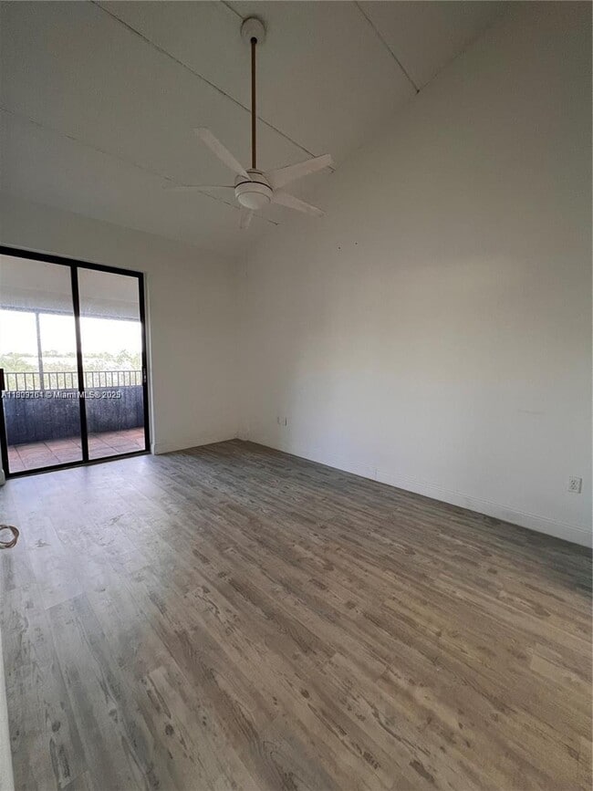 Foto del edificio - 16220 NW 2nd Ave