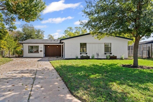 Building Photo - 2014 Hardy Cir