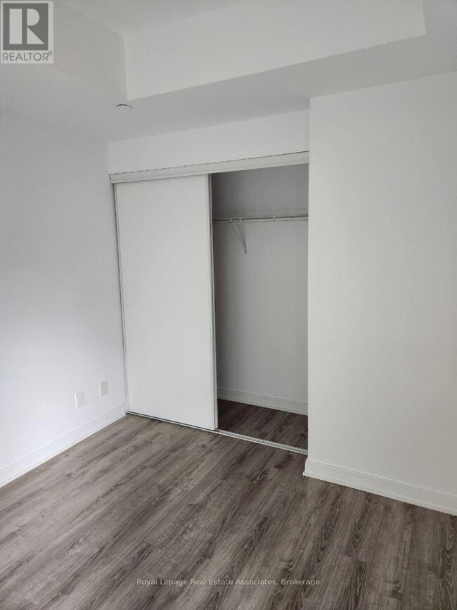 Building Photo - 42 Charles St E