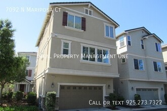 Building Photo - 7092 N Mariposa Ct