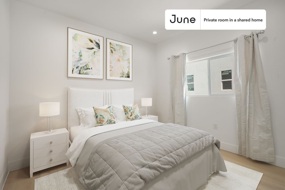 Primary Photo - Private bedroom in 5 bed/5 bath Home
