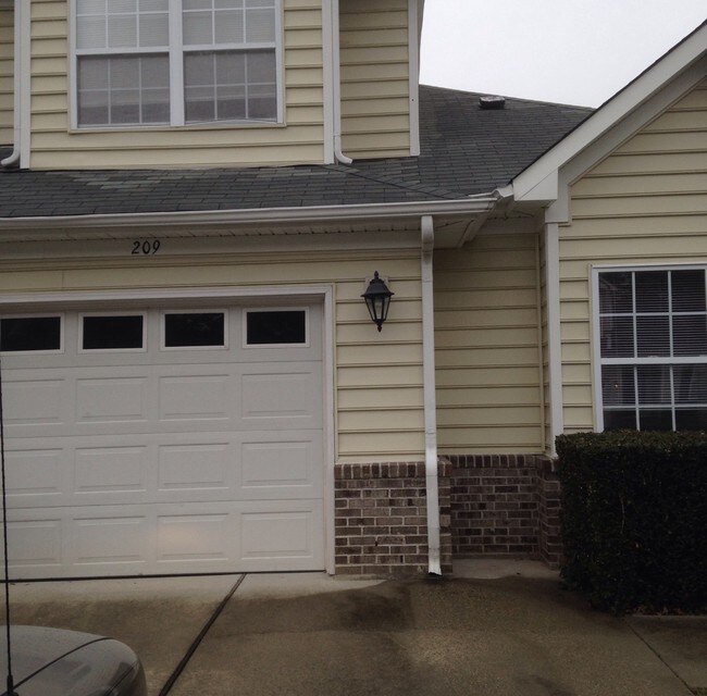 209 Wingate Dr, Williamsburg, VA 23185 Townhome Rentals in