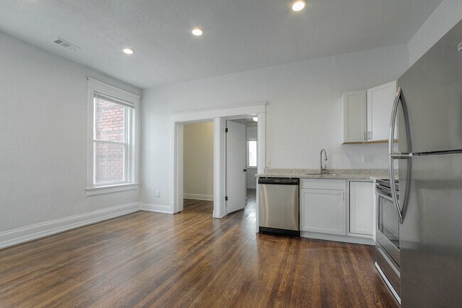 Foto del edificio - 3226-3228 E 11th Street