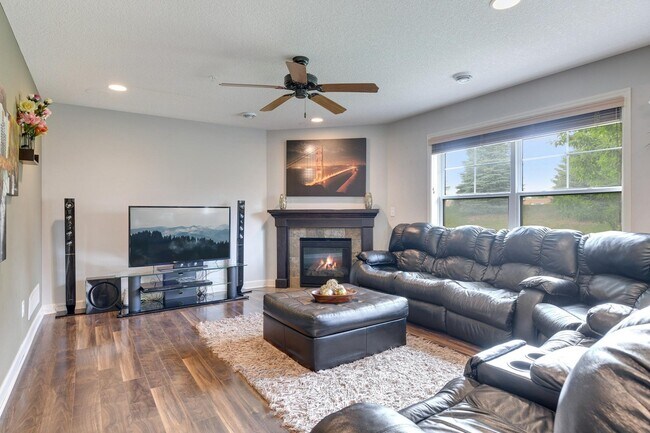 Foto del edificio - 3469 Chestnut Ln