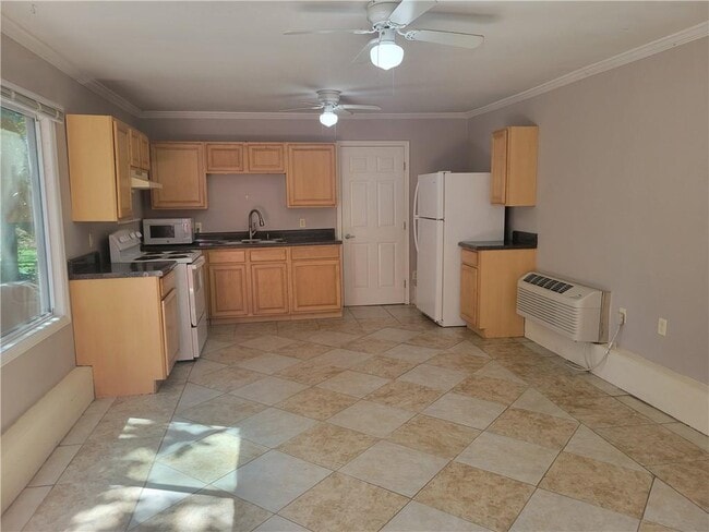 Building Photo - 591 Bolan St SE