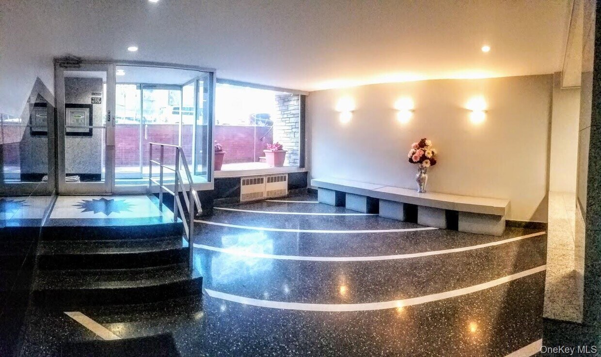 Foto del edificio - 141-30 84th Rd