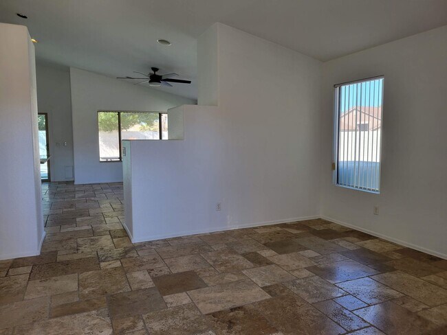 Foto del edificio - FREE RENT INTERESTED? DREAMY  HOME WITH DE...