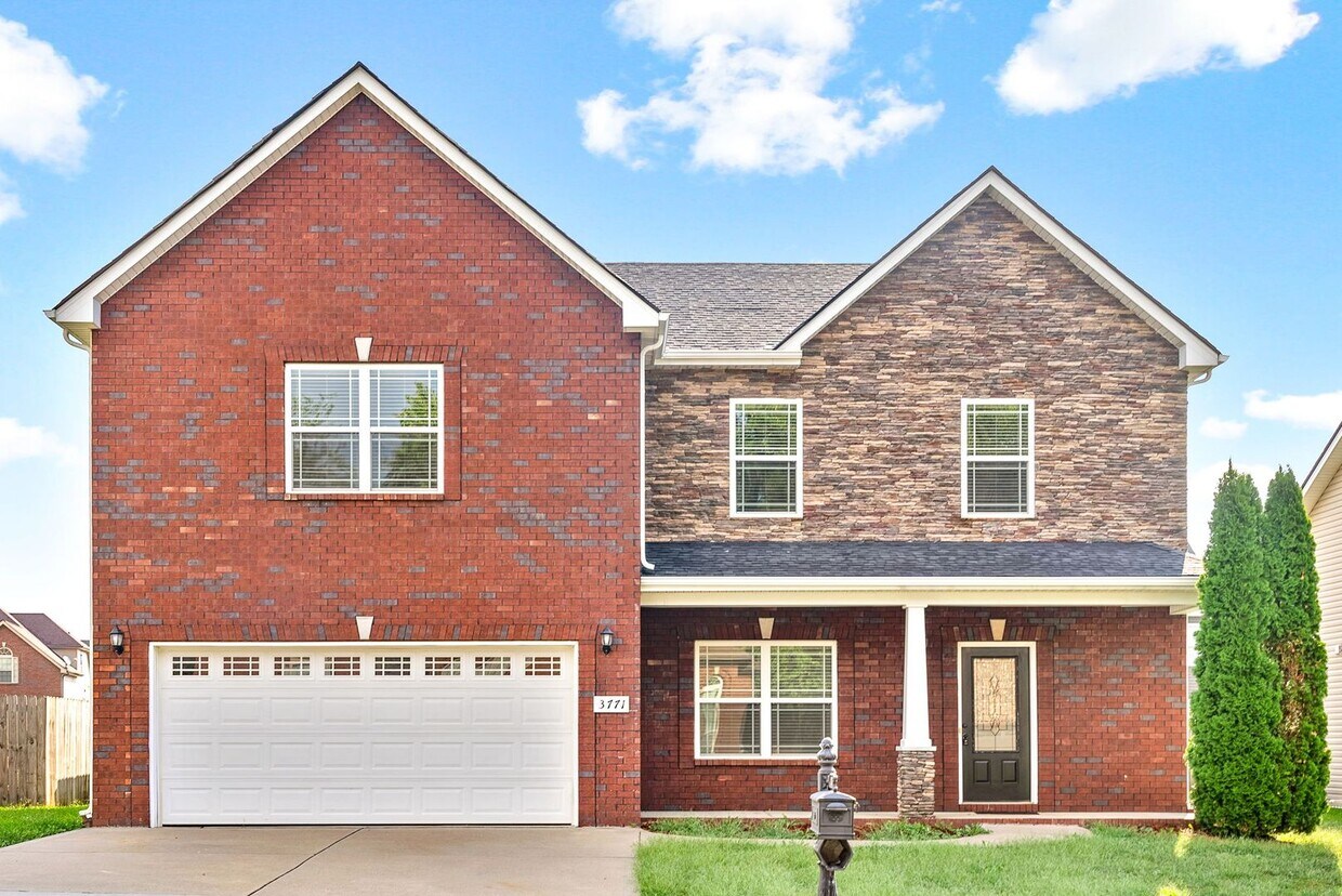 Primary Photo - Pet Friendly Four Bedroom with Bonus!