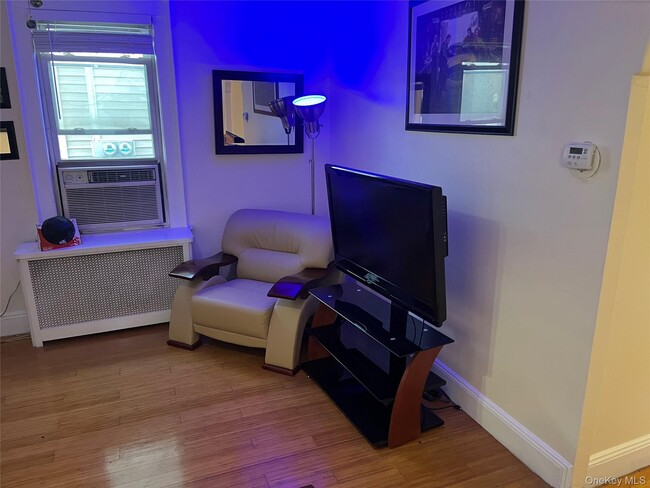 Foto del edificio - 91-05 107th Ave