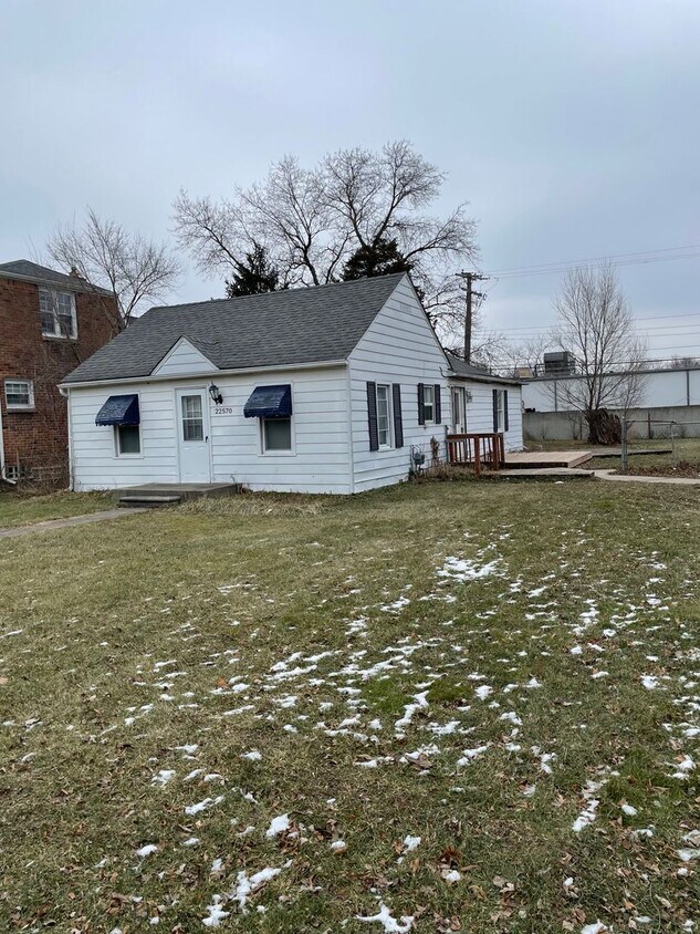 Primary Photo - 3 Bedroom Home In Farmington Hills