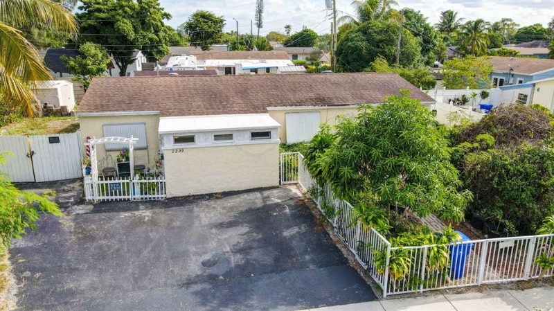 Photo - 2XXX SW 42nd St (Fort Lauderdale, FL)