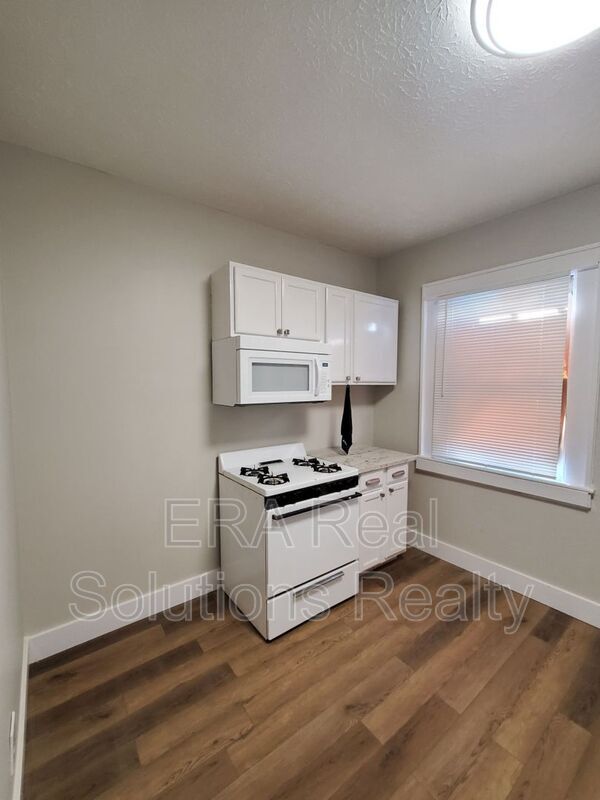 Building Photo - 775 E Starr Ave