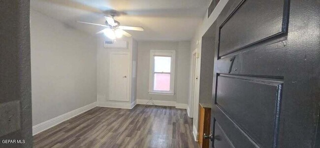 Foto del edificio - 515 W Missouri Ave