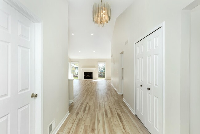 Building Photo - 37743 Avon Ln