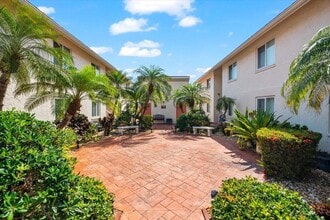 Building Photo - 6708 Sarasea Cir