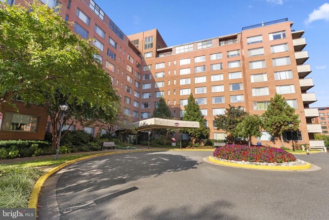 Building Photo - 1111 Arlington Blvd